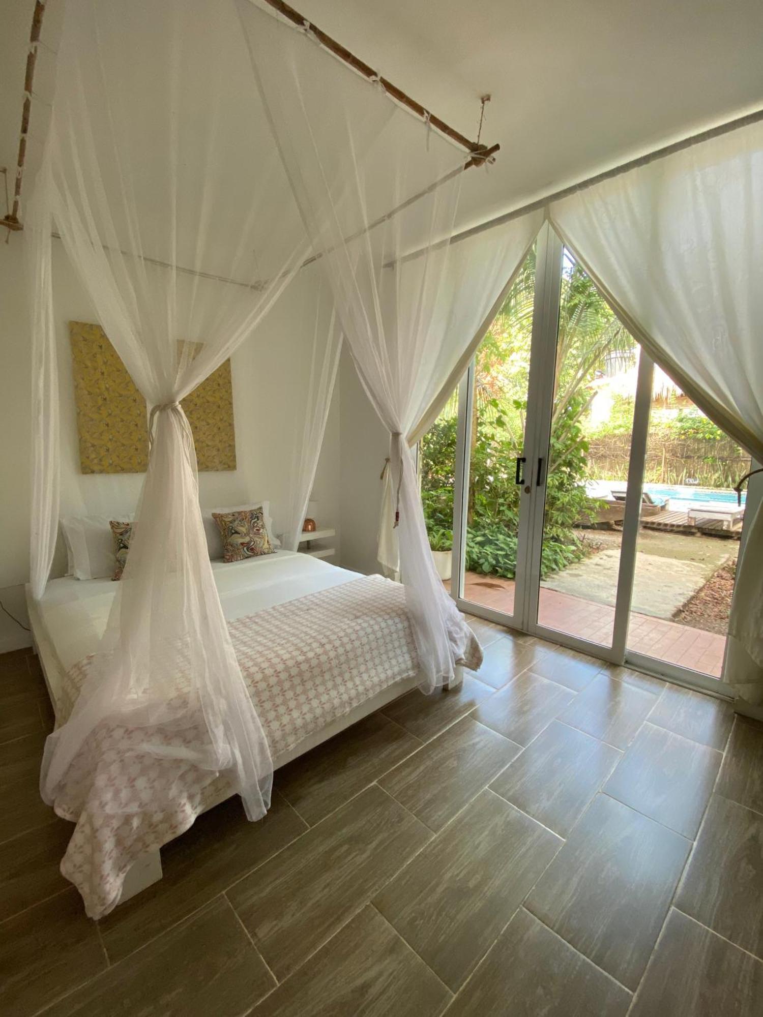 Kawabonga Hotel Паломино Екстериор снимка